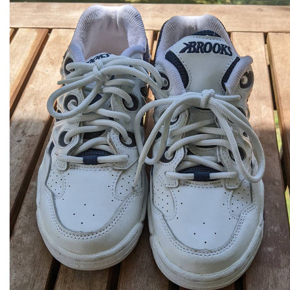 Vintage Brooks white sneakers shoes Style 71861 Women's Size 6 - Picture 5 of 9